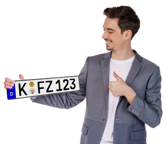 Mann, der ein Kennzeichen hält